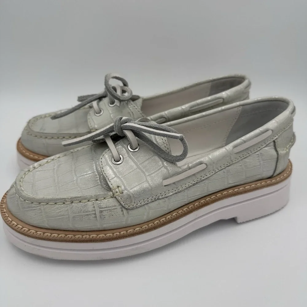 DONALD J. PILNER LILLITH‎ Boat Shoes Brushed Metallic Silver Size 6 NWOB